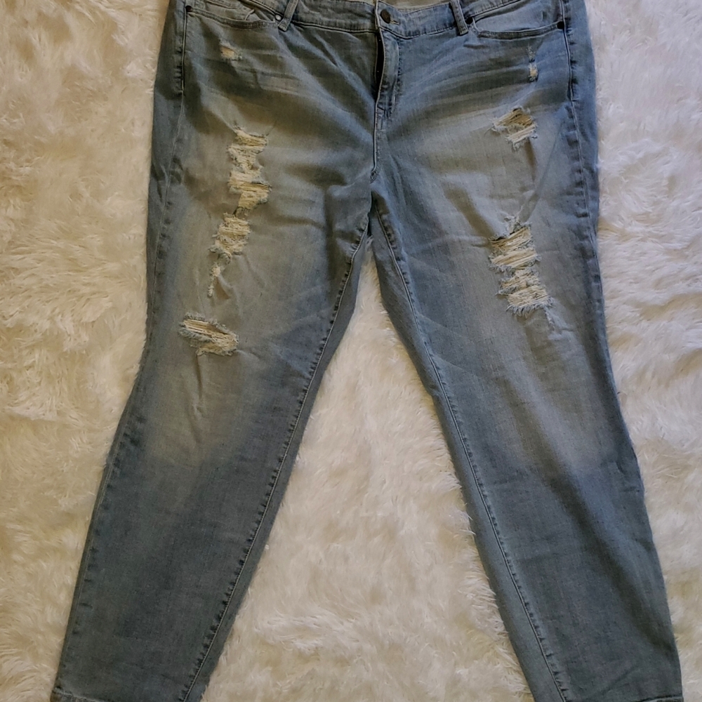 EUC | Torrid Size 23 | Bombshell Distressed Skinny Jeans